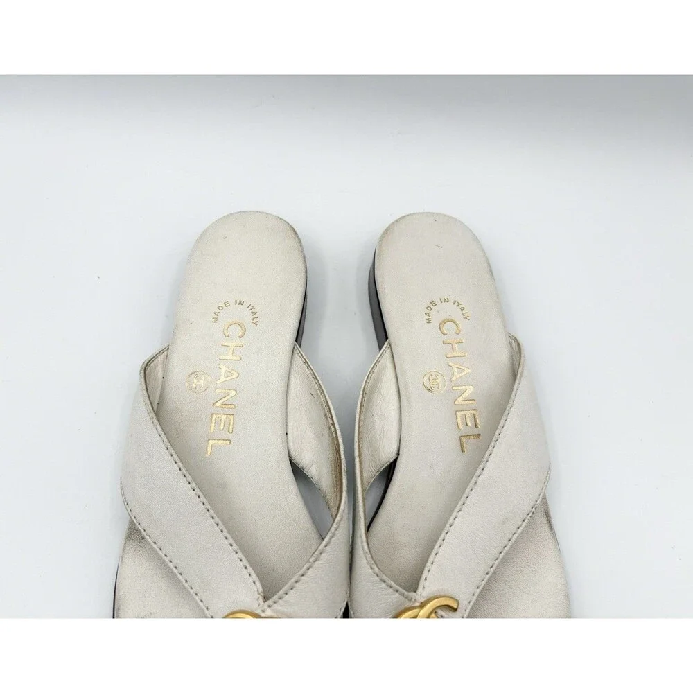 Chanel White Leather Sandals Gold CC Turnlock Accent Thong Vintage Size EU 37